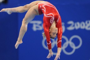 中国足球职业联赛提升赛季商业权益开发能力，中国足球商业比赛