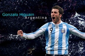 米兰双雄激烈争夺，意甲局势扑朔迷离