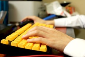 电竞选手是否需要多账号分开训练策略，游戏电竞选手要求