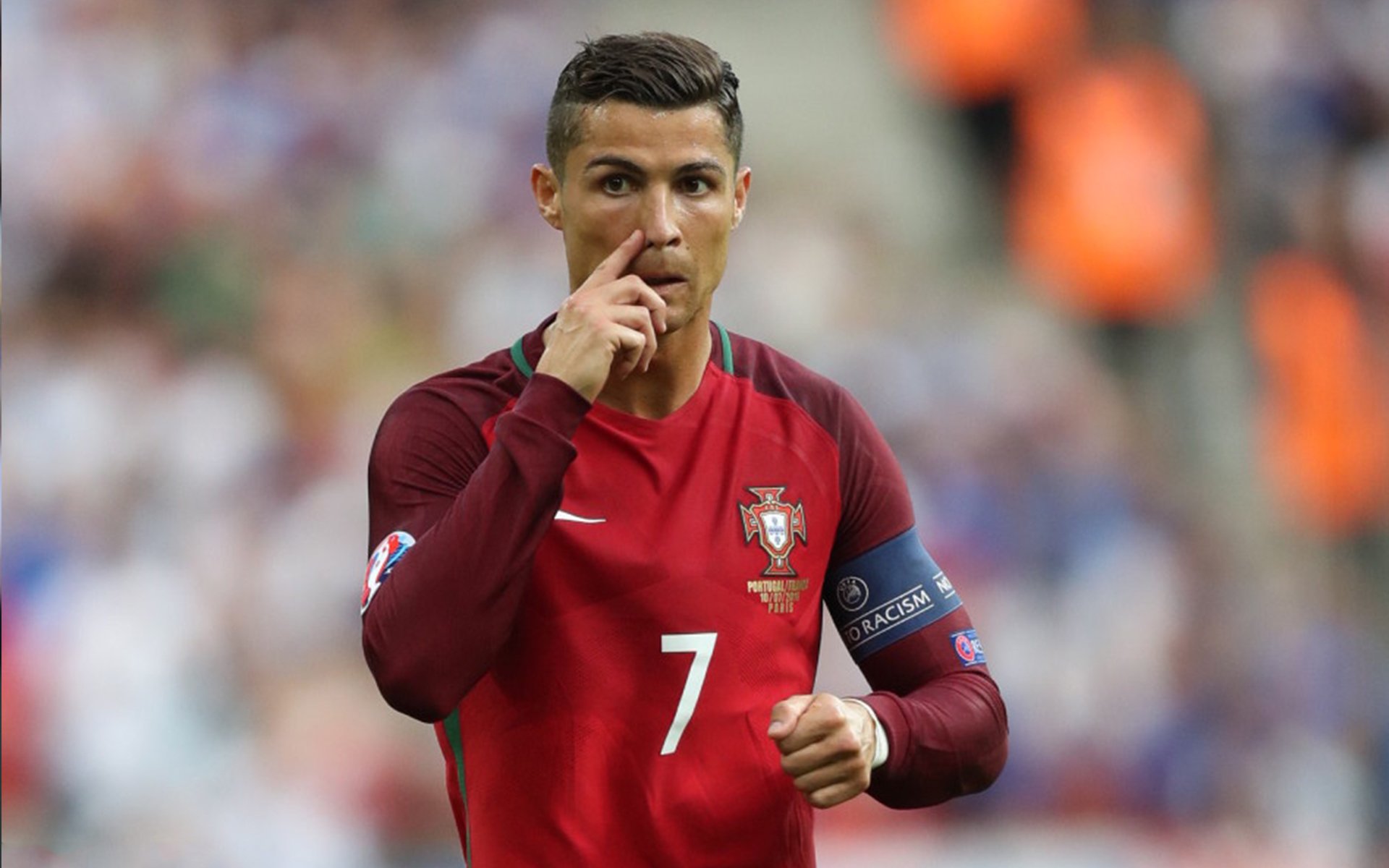 希腊女篮在欧洲锦标赛中奋勇争夺，续写辉煌传统，希腊女球迷